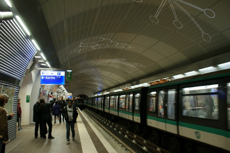 Two MP 89CC trains at station Mairie de Montrouge, Line 4. Photo Credit: Minato
