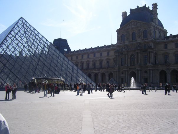 The entrance to the Louvre. Photo taken by HARTride 2012. March, 2009.
